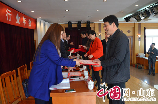 山東省會展行業(yè)年會舉行 發(fā)布《2015山東省會展業(yè)發(fā)展報(bào)告》